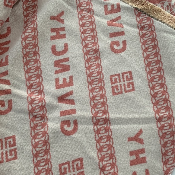 ❤️🔥❤️ GIVENCHY AUTHENTIC DOUBLE SIDED 100% WOOL LARGE SCARF ❤️🔥❤️ - Picture 8 of 8